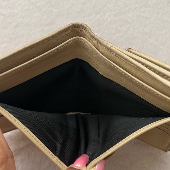 Authentic RARE Gucci Wallet - Picture 5 of 8